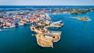 Drönarfoto över Stumholmen och Trossö med omnejd.