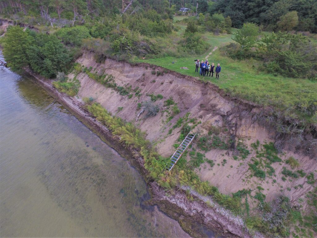 Drönarfoto av kusterosion på Öland